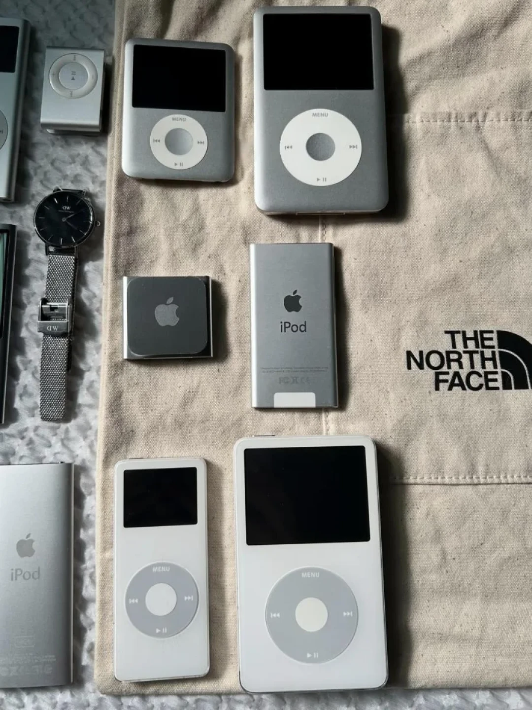 同一台iPod现在是三台不同的机器:25周年还有37天,350块还是2400块,先看清你要买哪一台