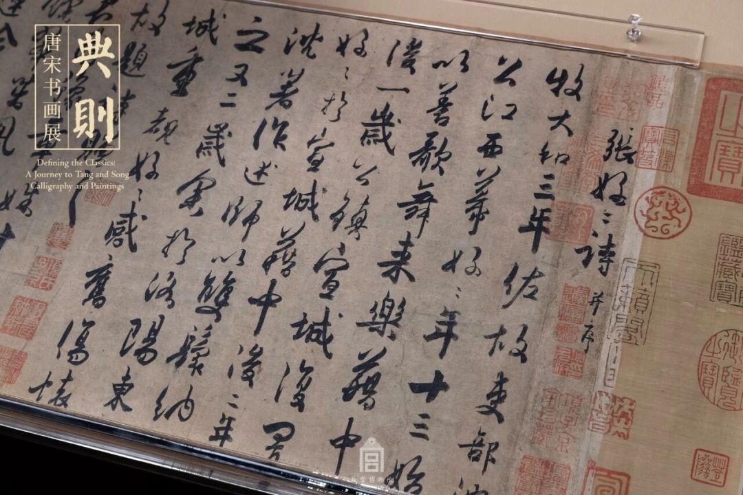 大家都在吵的《积时帖》:排队两分钟,真正该看的是卷后题跋和那半枚印