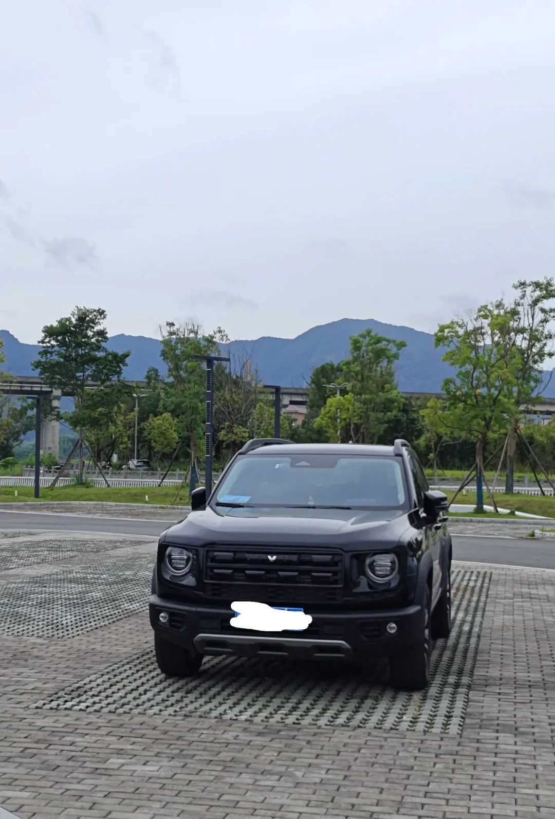 哈弗店里9月摆着5台12万内的车：8.19万、9.89万、9.39万、10.98万、10.99万，先对完这五个数再进店