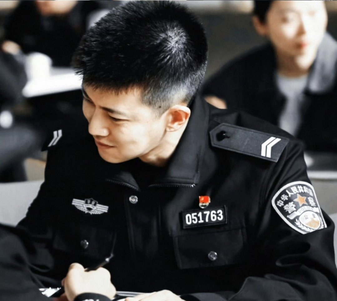 骂完新版、二刷完原版,还是没剧可追?今年的刑侦剧,按《重案六组》的四项硬指标挨个验了一遍