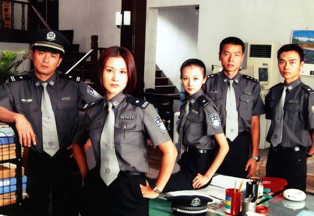 骂完新版、二刷完原版,还是没剧可追?今年的刑侦剧,按《重案六组》的四项硬指标挨个验了一遍