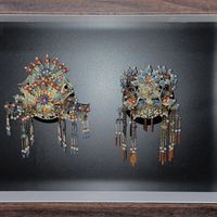 都喊"抢不到"的凤冠，我把账数完了：拼酷×明十三陵限量6000顶，9月24日公测前，别替黄牛交溢价