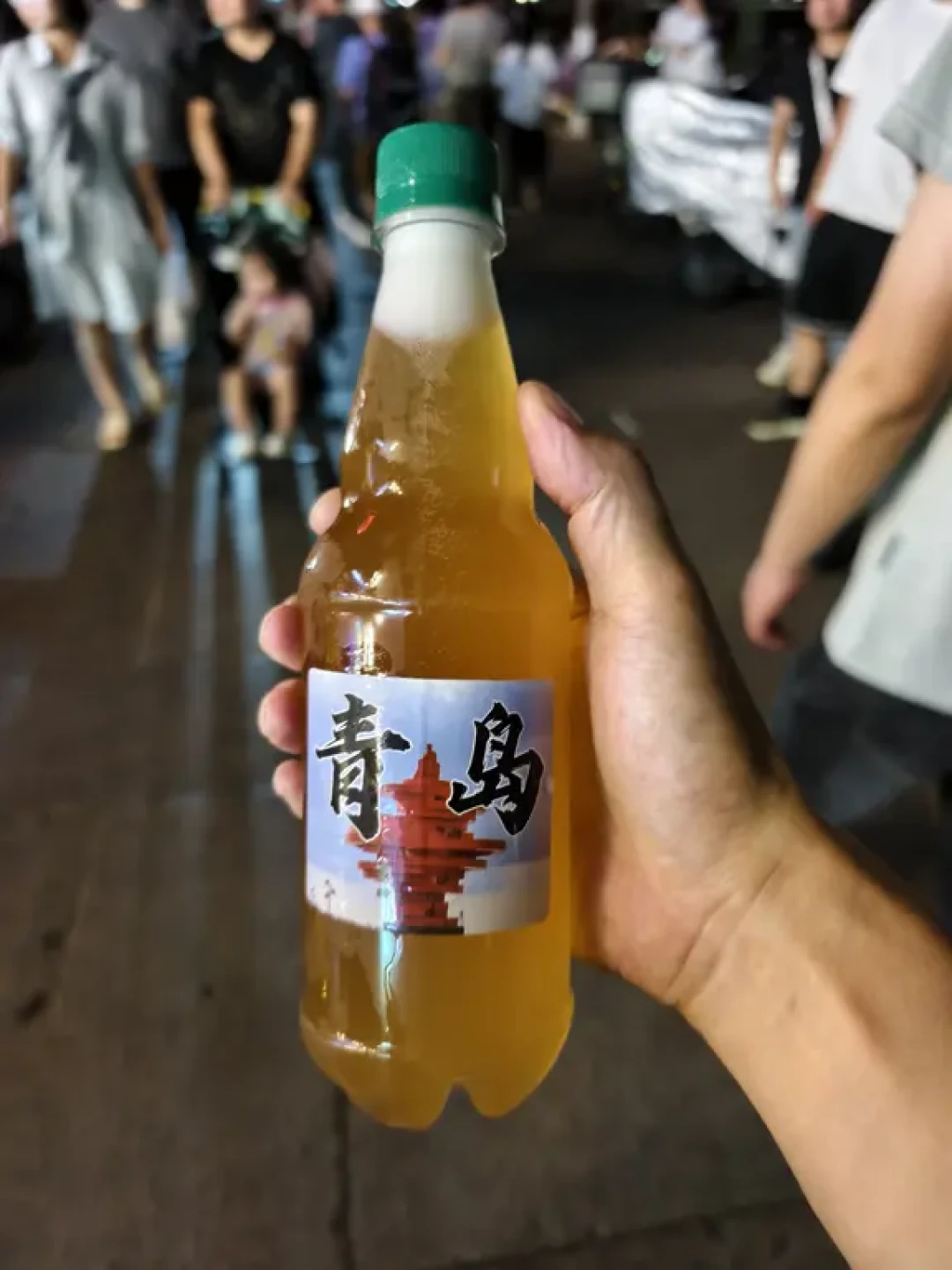 散啤3块5和20块一斤,差的可能不是酒:国庆去青岛哈啤酒前,先把价目表和带回家的口径对完