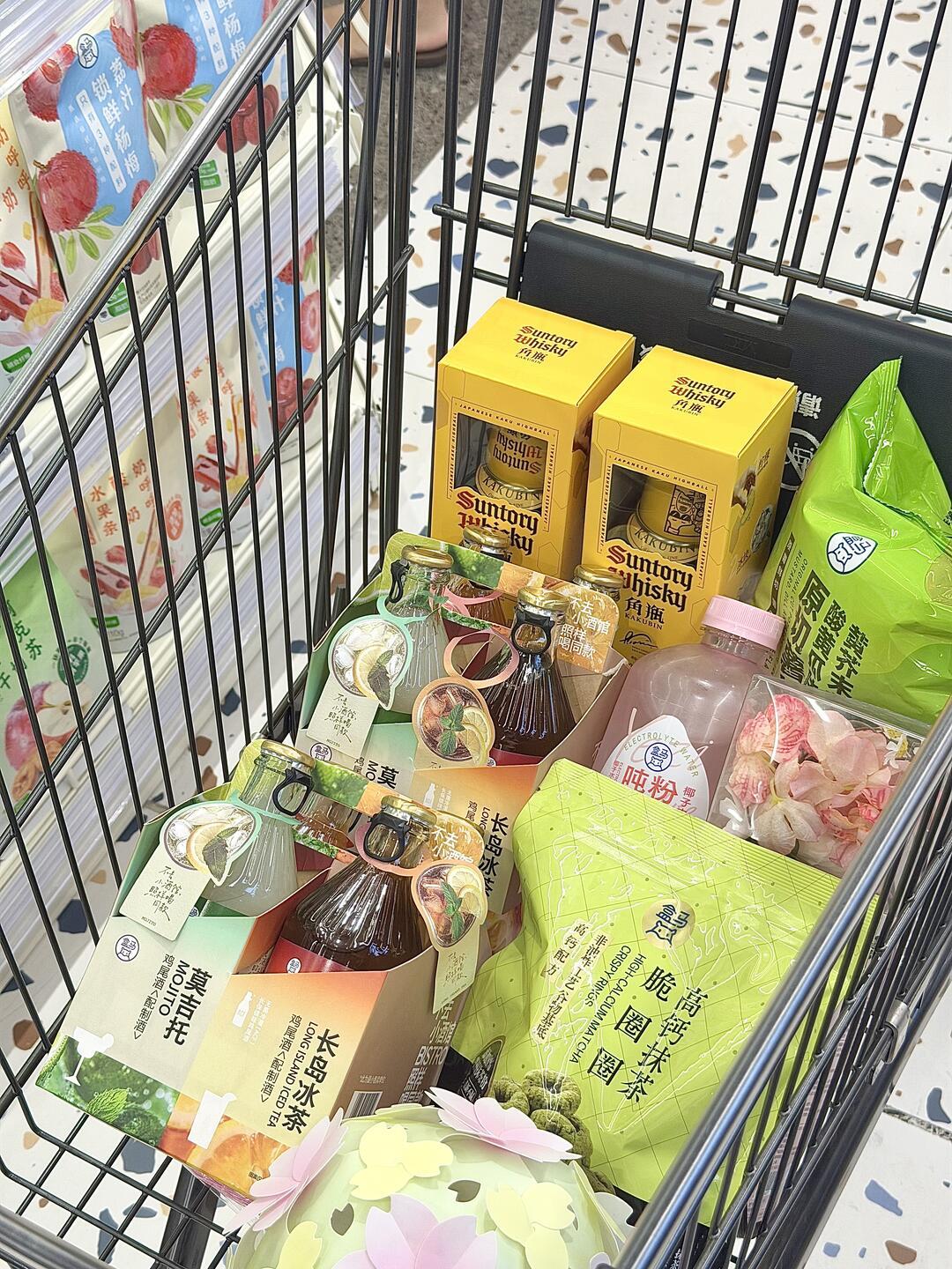 “喝着像饮料”的果立方其实最高23度:翻完100多篇便利店调酒帖和二十多条真实评论,我把这轮“秒上头”的酒账和钱账一瓶一瓶算了