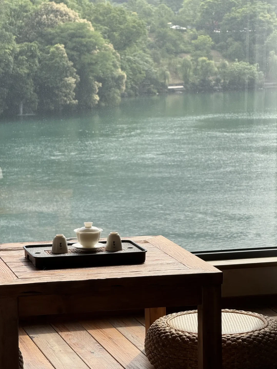 旅发大会刚闭幕、国庆头两天民宿已满:双节去东江湖追雾前,先把观雾窗口、80元门票和撒网场次算一遍