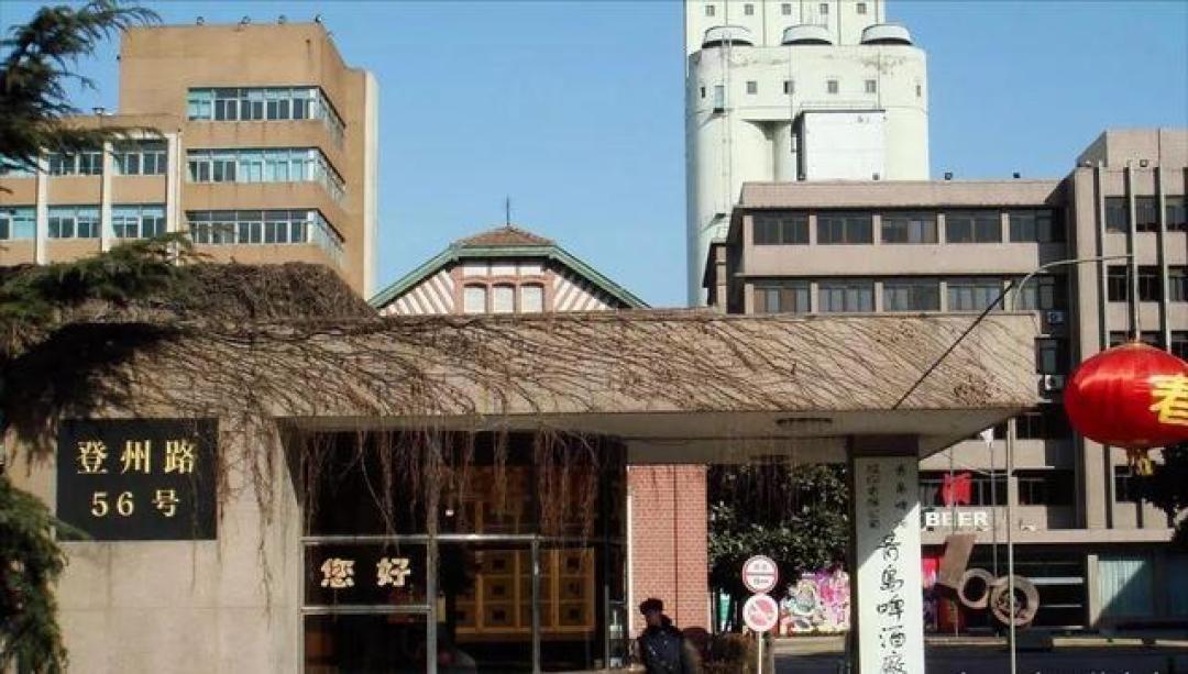 瓶盖喷码01就是一厂？青岛啤酒的厂码口诀火了半年，中秋前先分清口碑和价签