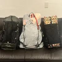 “三折浩”卖4000元的背包：入大螺母Alakazam前，把面料账、克单价、磨损和折扣窗口算清，别和700元的PCT混着买