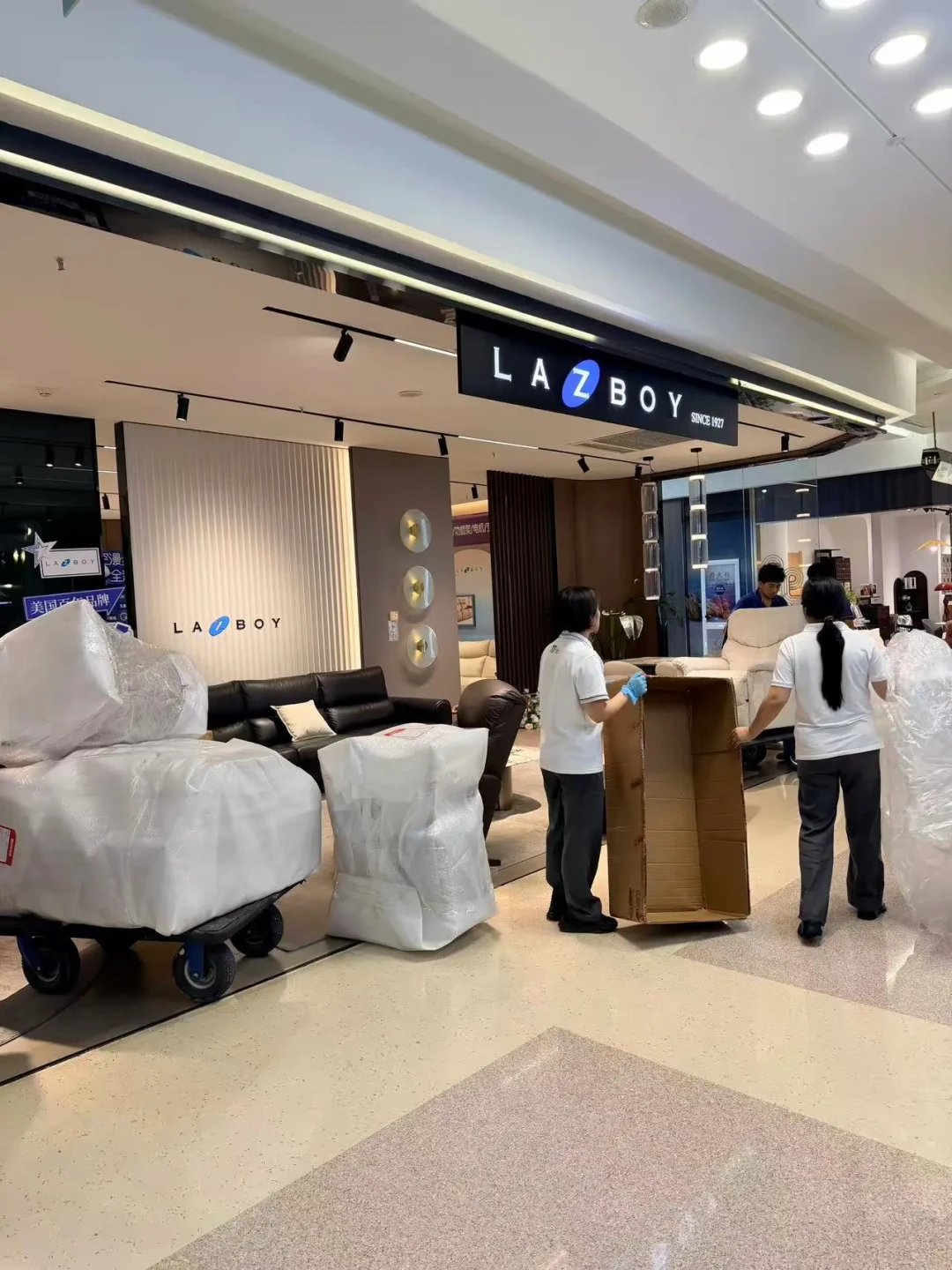 乐至宝的店,九月开始一家家关:我把7个城市9起门店级下帖排了一遍,定金付给谁比沙发本身更值得先看