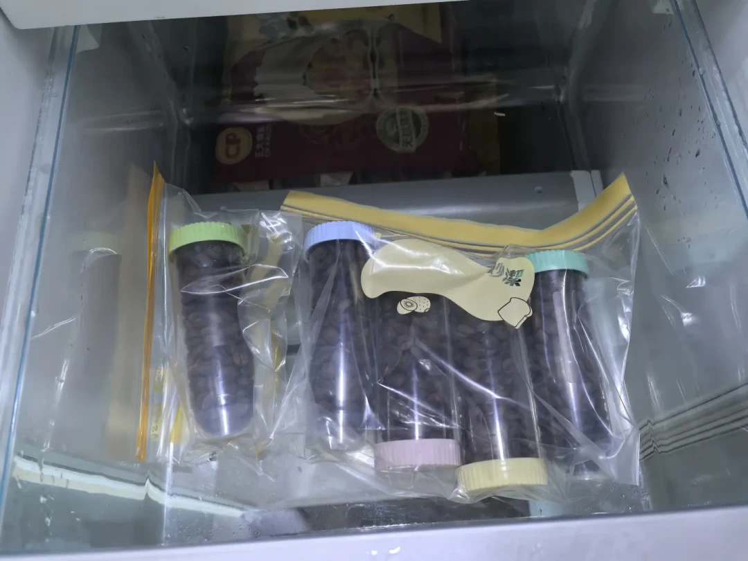 冷冻派和千万不要派吵了三年：我把全网分装实践帖和受潮翻车求助帖的评论区全扒完——豆子真能冻，但都死在拿出来的那三个瞬间