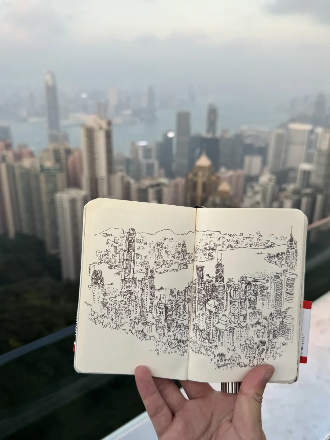 在Moleskine上画画，一半人喊皱一半人喊神：翻完速写圈的32条回复，我把165g的本和70g的本分开算了