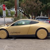 Cybercab明天进京沪：先对完“每公里两毛”和“没有方向盘”这两本账，再决定去不去看
