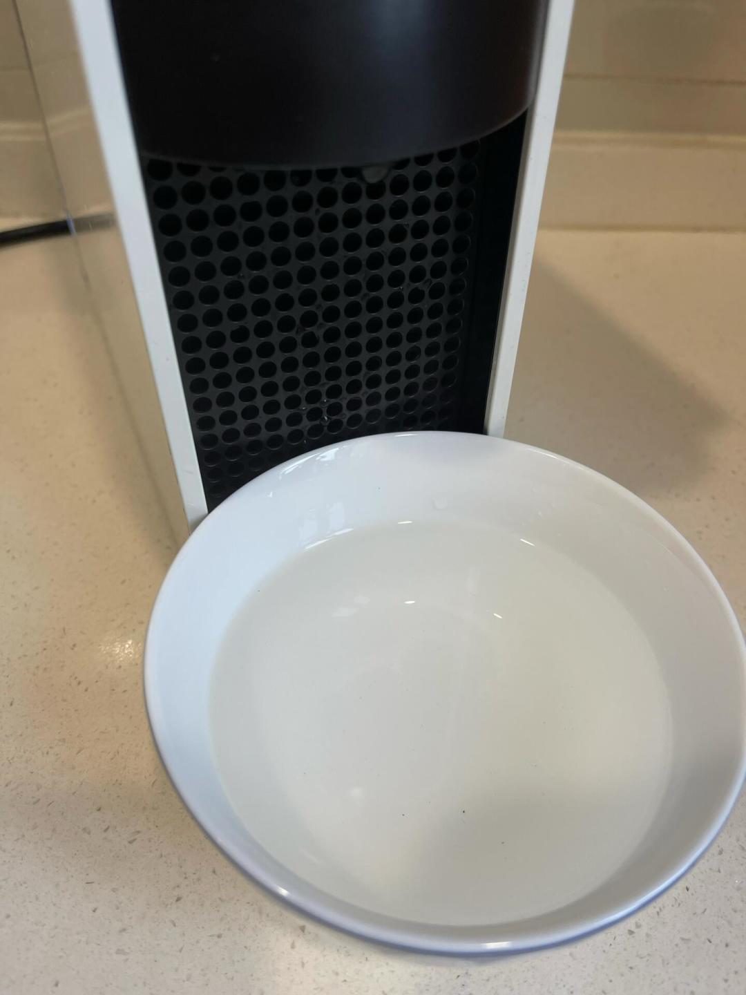 糊味别怪豆子,蟑螂别装看不见:胶囊机洗、除垢、防虫是三件事,双11前先把灯看了再动手