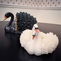蕾丝是瓷烧出来的：买直播间的蕾丝瓷偶前，先问年代、窑口和谁修过