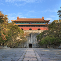 明孝陵开年以来天天有人磕头：第一批读完《明朝那些事儿》的人，已经把国庆行程排到了坟前