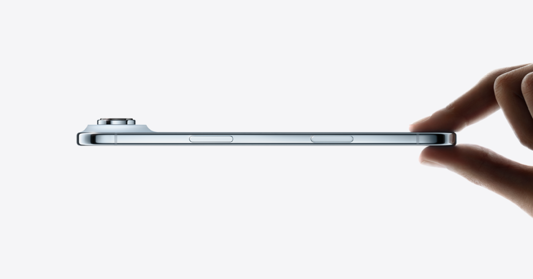 官网涨800、渠道砸到4499、商家亏13万:iPhone 17倒挂周,先搞清你站哪条价线