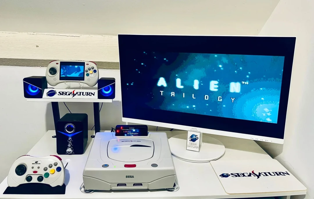 新汉化与RetroSaturn同天发布,评论区却说「汉化打不开」:九月土星这波三扇门,先把两条验收线对完再上车