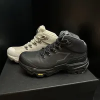 冰雪版V底刚上架,Vibram自己的吊牌却写着"无法防止打滑":Arctic Grip和Icetrek分清,再买冬靴