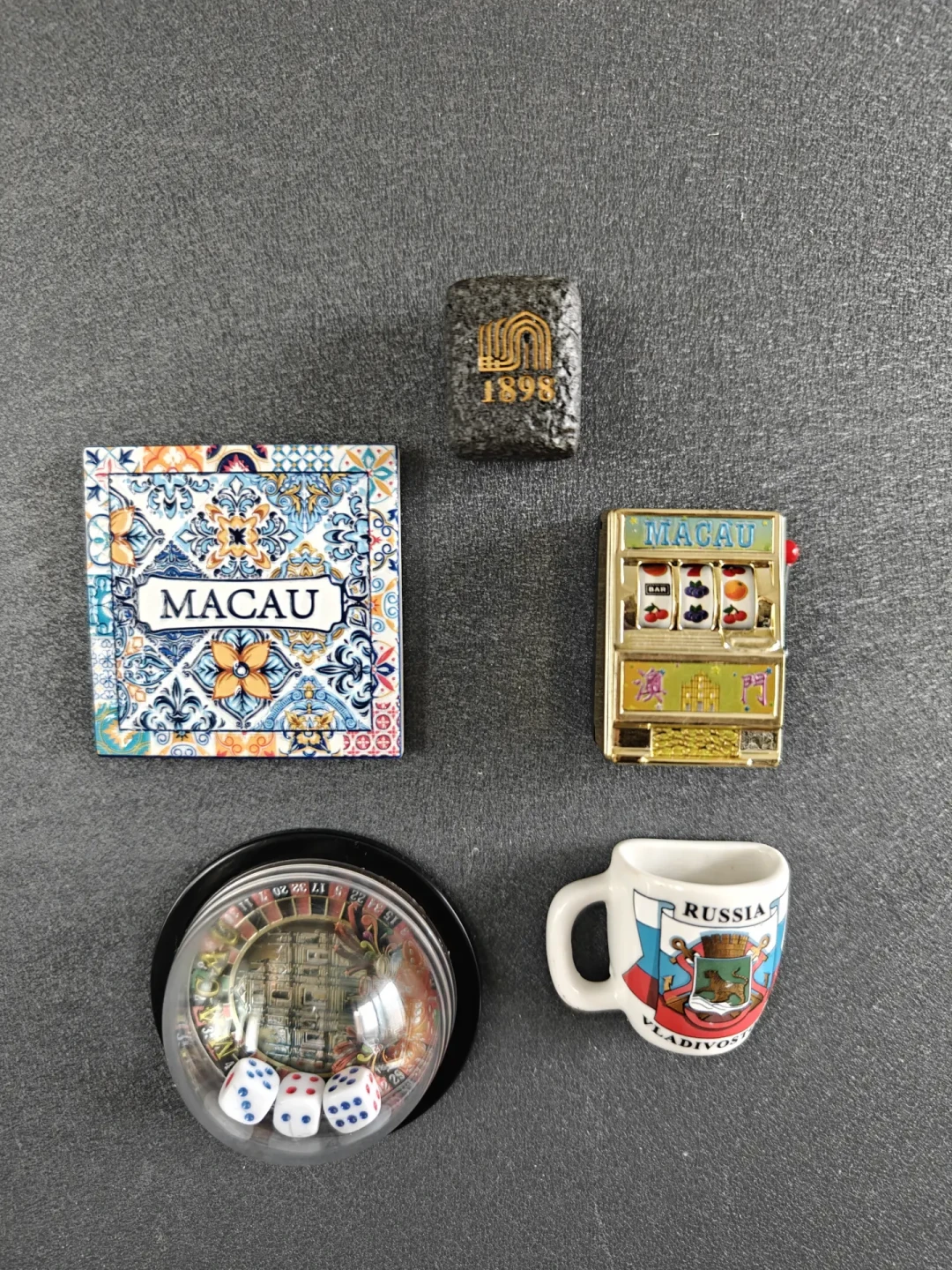 景区“旗舰店”都在卖假的:国庆囤冰箱贴之前,先把品控四件事查一遍