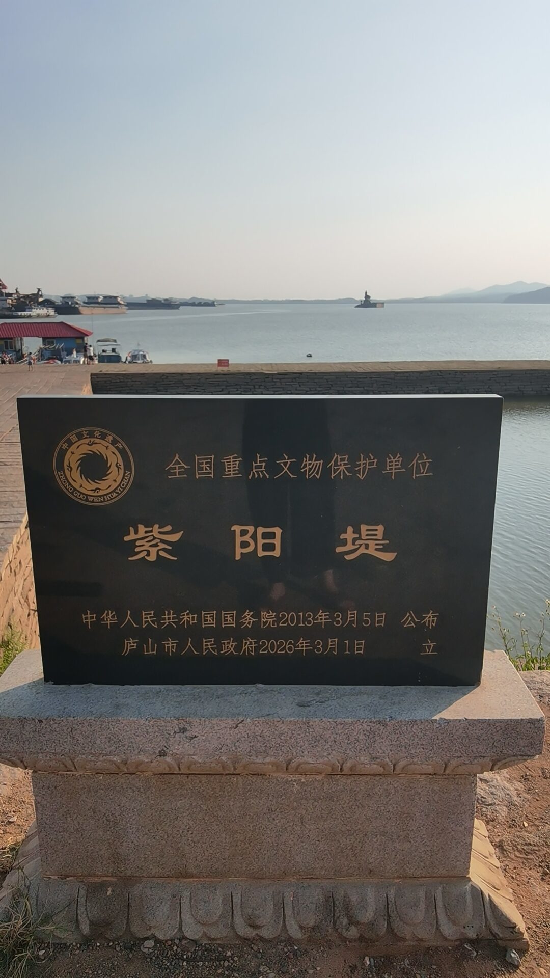 草是真的，水是野的：今年鄱阳湖枯水迟到了38天，刚露头又被台风