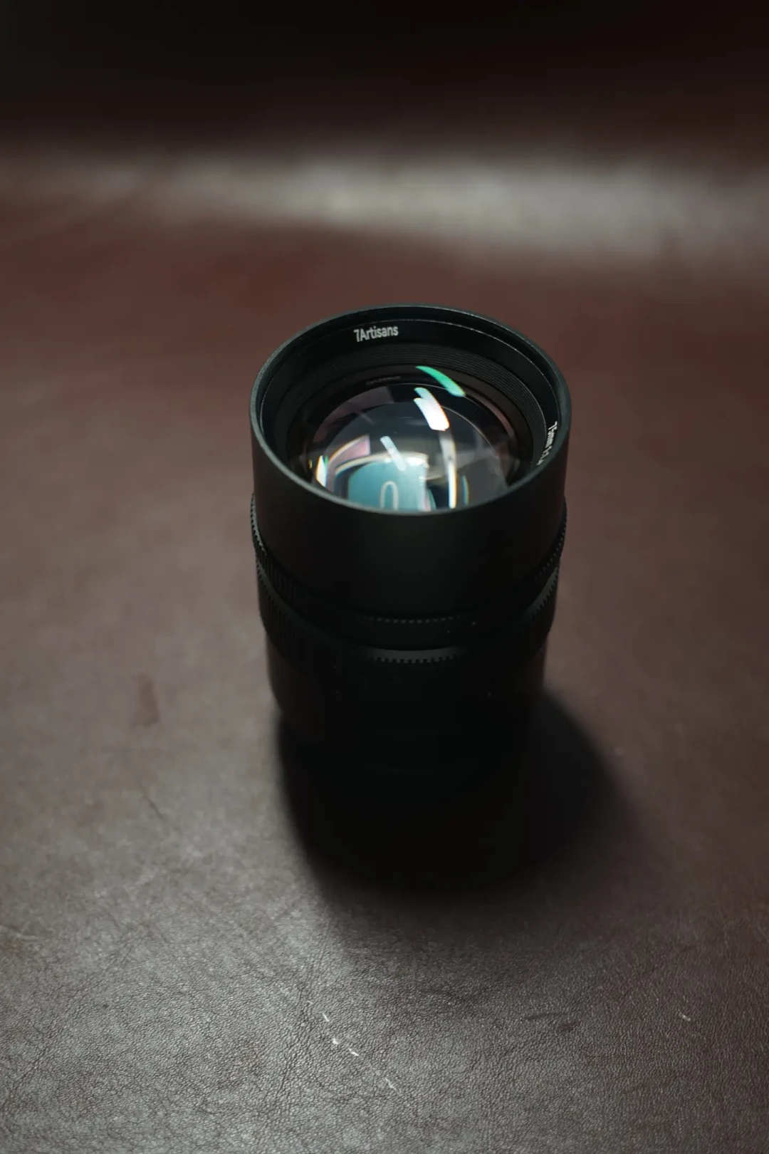 50不够切、85又太局促：七工匠75mm F1.4上市四周，先算清一百块“卡口税”与F1.4的坑