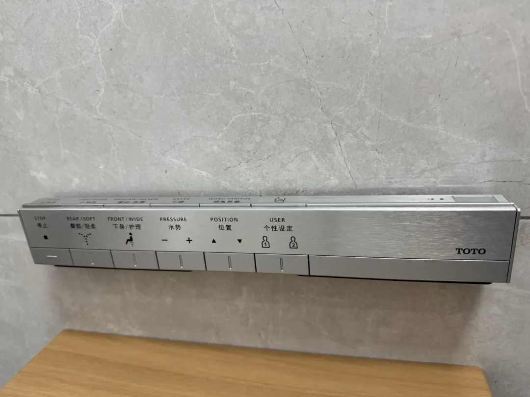 TOTO 先坏的不是主板,是遥控器:20 多条翻车帖拆出 4 类死因,0 到 1500 元的价格阶梯,先别急着打售后电话