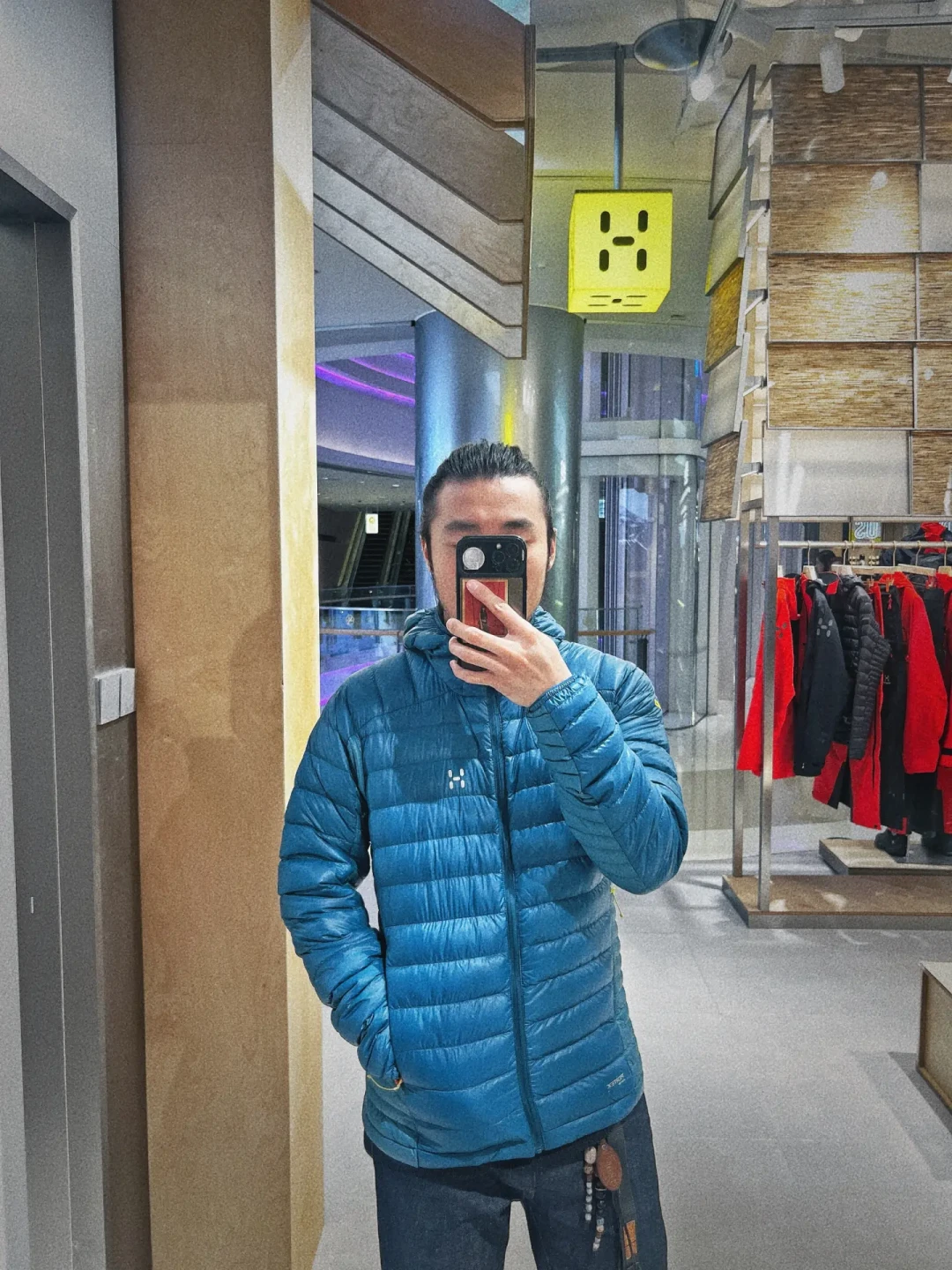 尾货388、门店2500,吊牌却不写充绒量:把全网穿过的11件火柴棍羽绒服对完,发现它其实只有4档