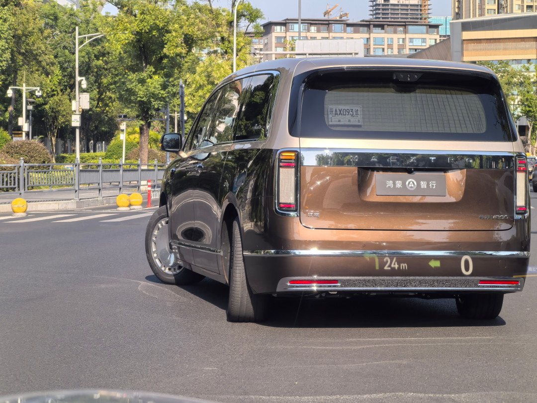 理想i9标配后轮转向、海狮08二十二万也给:磨胎之争、口径猫腻和维修账,先对完再试驾