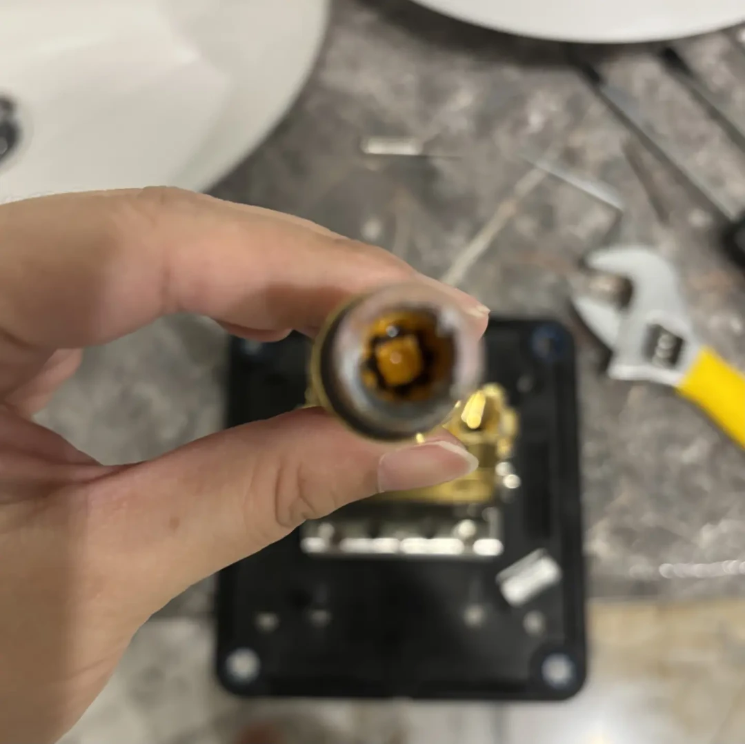 境雨“配泵”生意经:刷屏的“汉斯格雅增压泵”,跟你家花洒可能不是一家——我把194条带货视频、587条评论和泵圈榜单摆一排,几千块掏出去前先对完这三本账