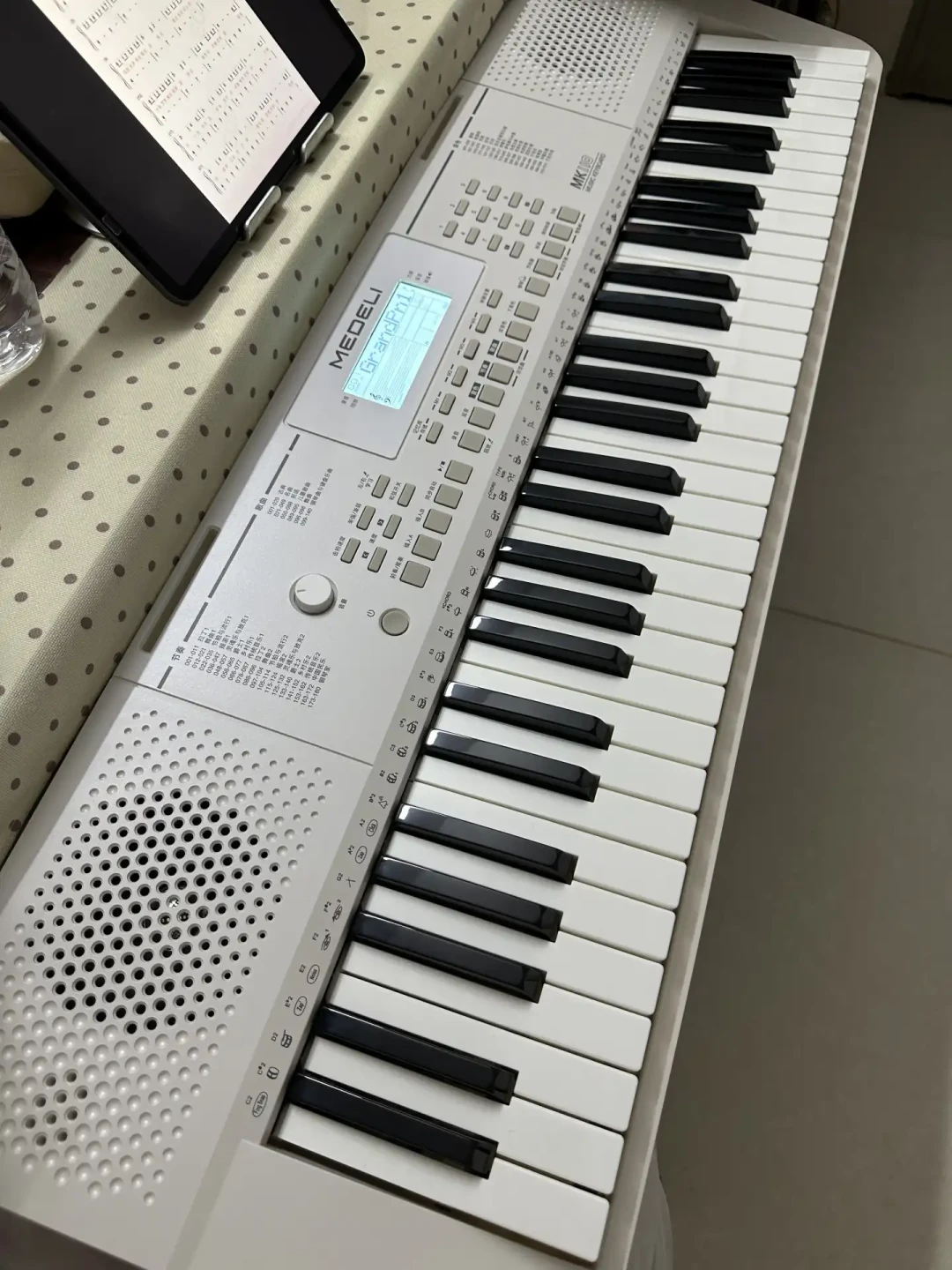 90条评论里53条劝电钢、只有3条提编曲琴:给妈妈买琴这笔账,我把分歧摊开了