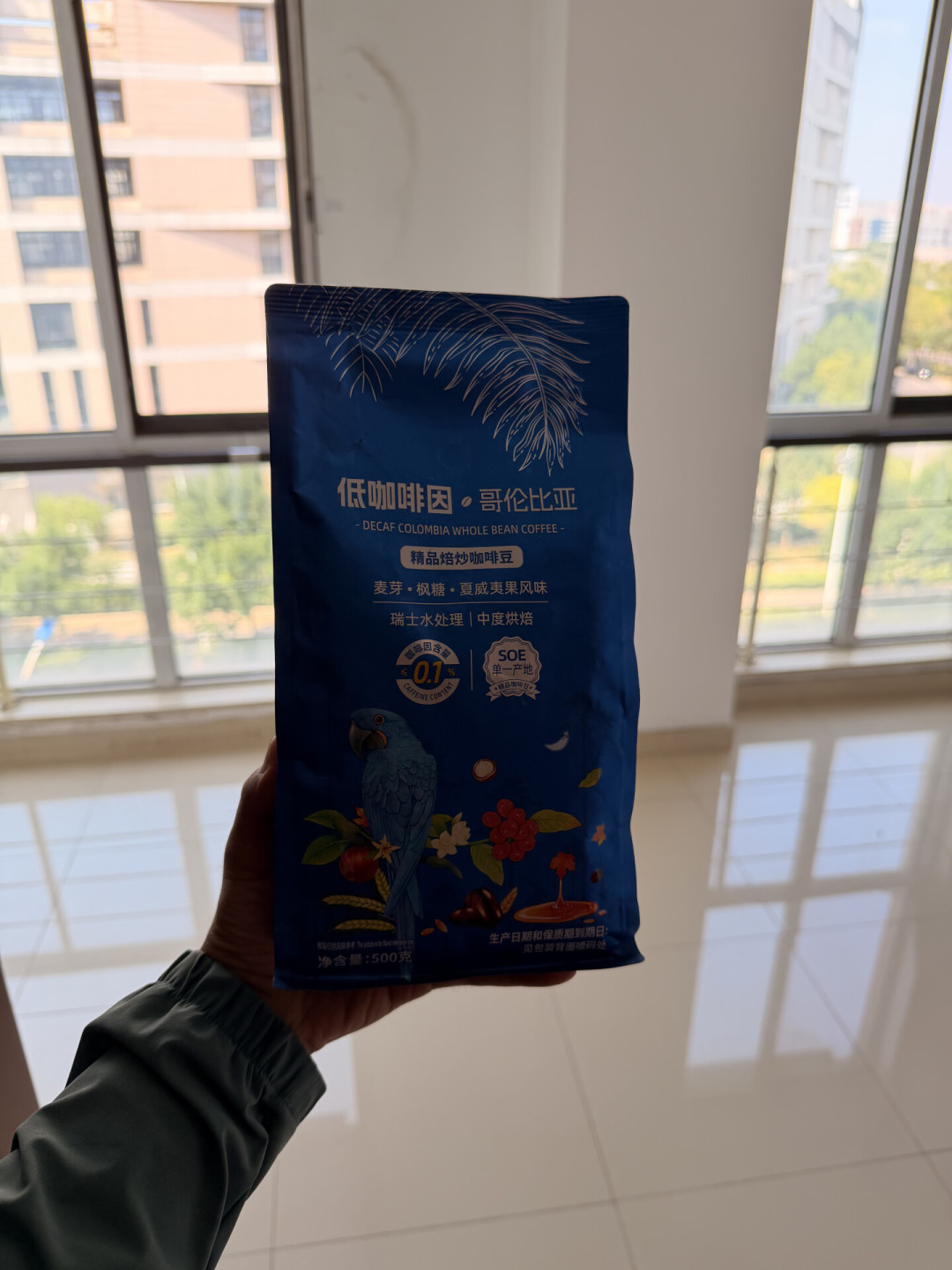 「轻因」已经悄悄分了三六等:我把机器端降30%、茶饮端脱咖50%和失眠发帖簇、山姆99.9元那袋低因豆摆开对完,真能“脱咖”的一直在豆端