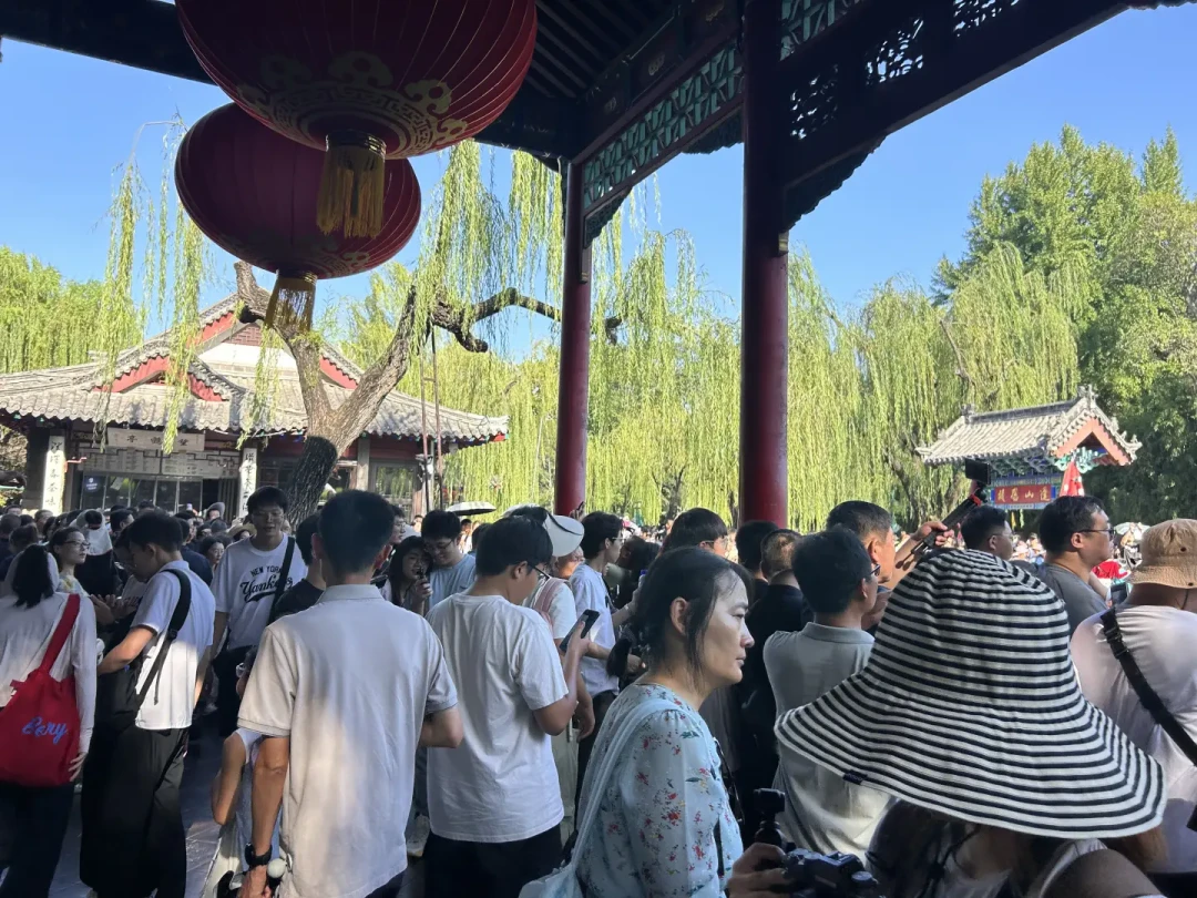 夏雨荷风波四个月后,济南把这个秋天押在了李清照上:明水古城的口碑为什么裂成两半