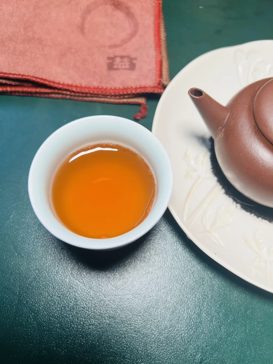 大益生肖茶十六年价格曲线:从两万一盘的疯抢,到三百块的口粮——哪些跳水是捡漏,哪些只是挂单价