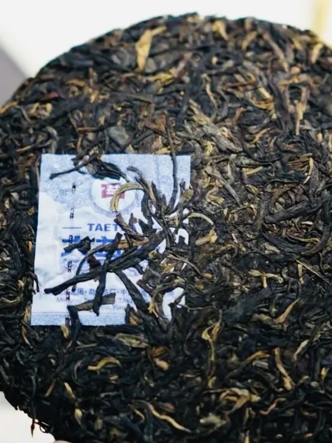 大益生肖茶十六年价格曲线:从两万一盘的疯抢,到三百块的口粮——哪些跳水是捡漏,哪些只是挂单价
