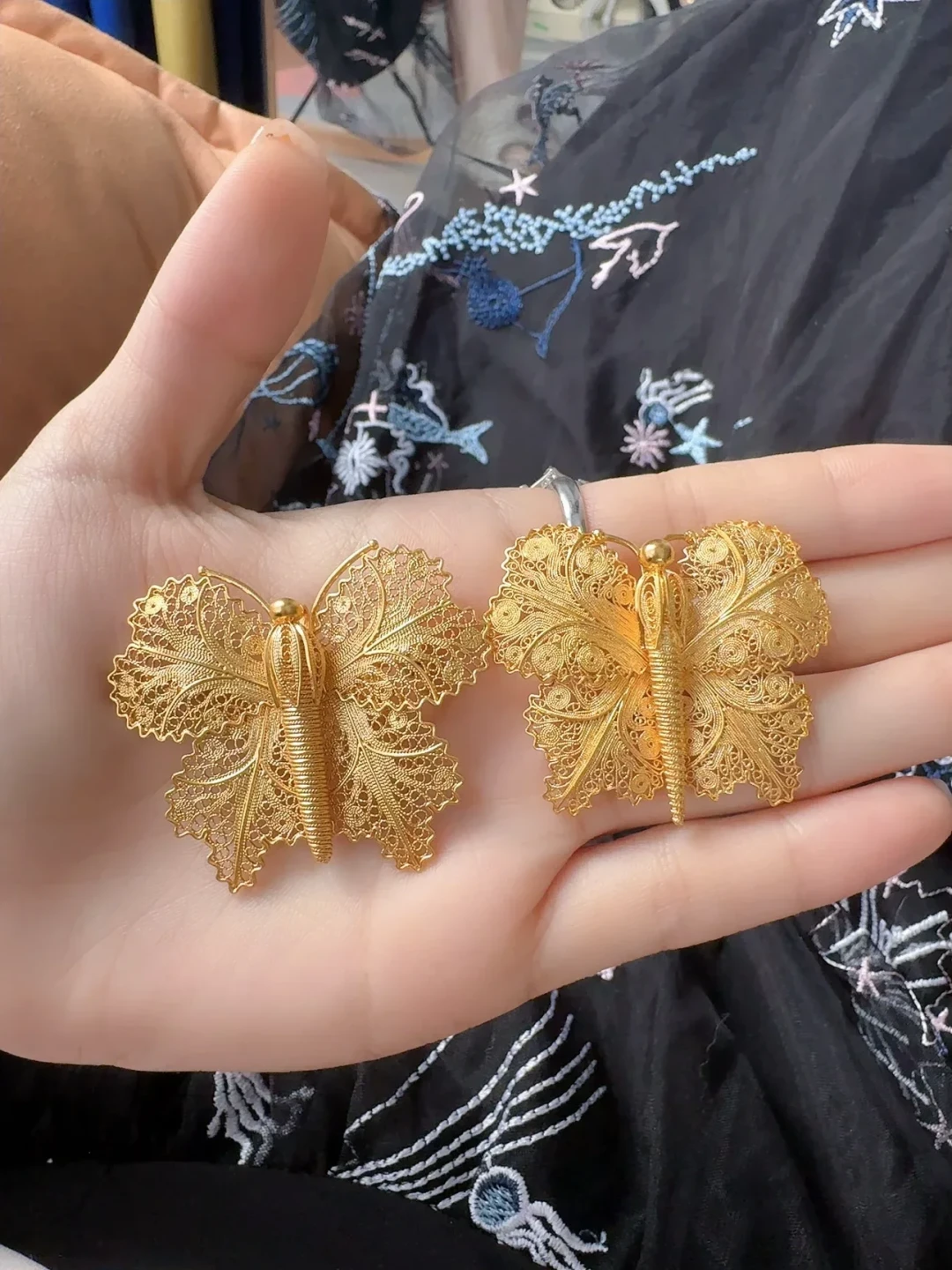 那条738赞热评说破了:喜欢花丝镶嵌,先过名分、工艺、佩戴三关