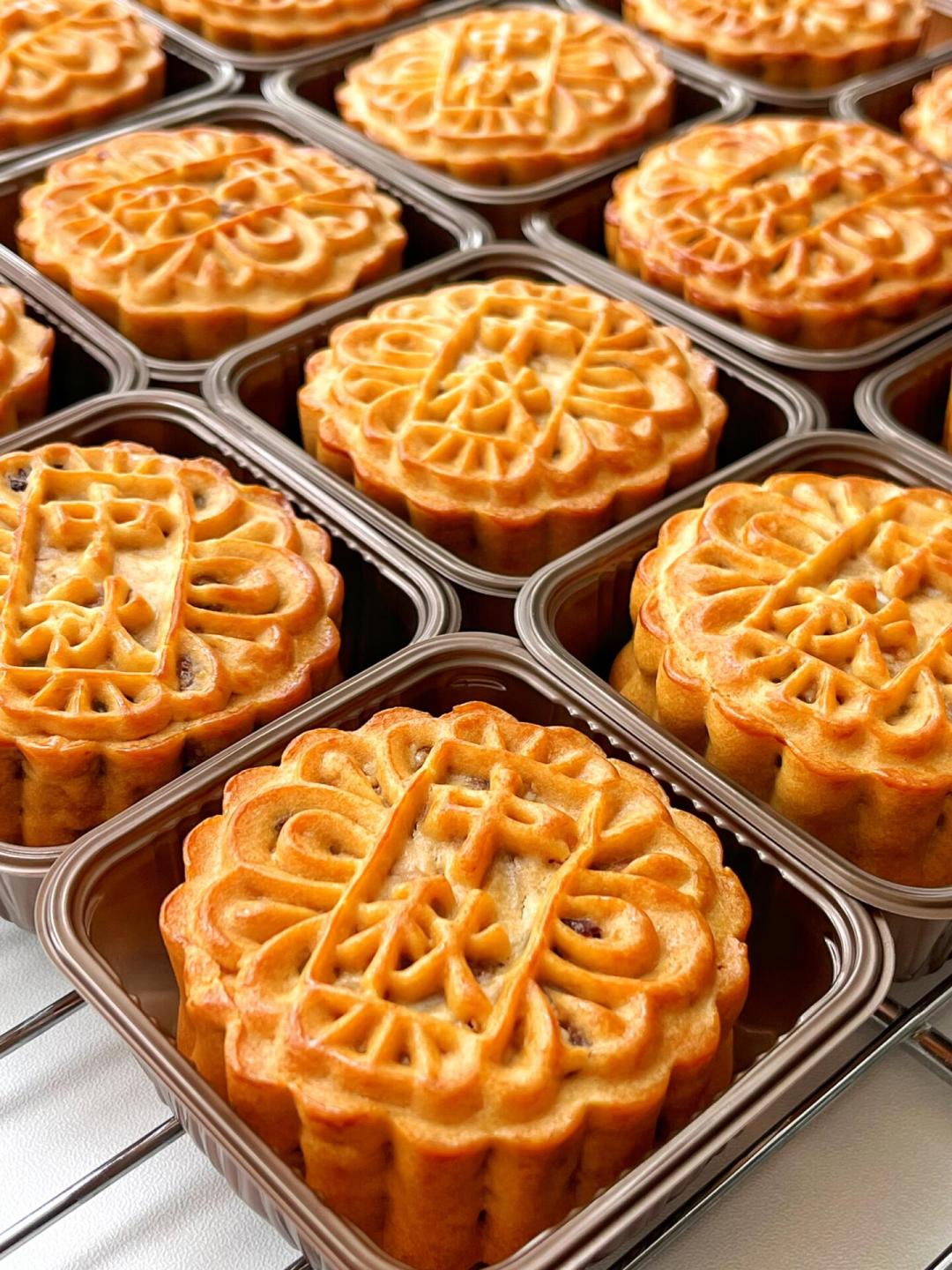 礼盒48元一盒卖不动,医院月饼每天限100个号:今年中秋的月饼,是两个世界