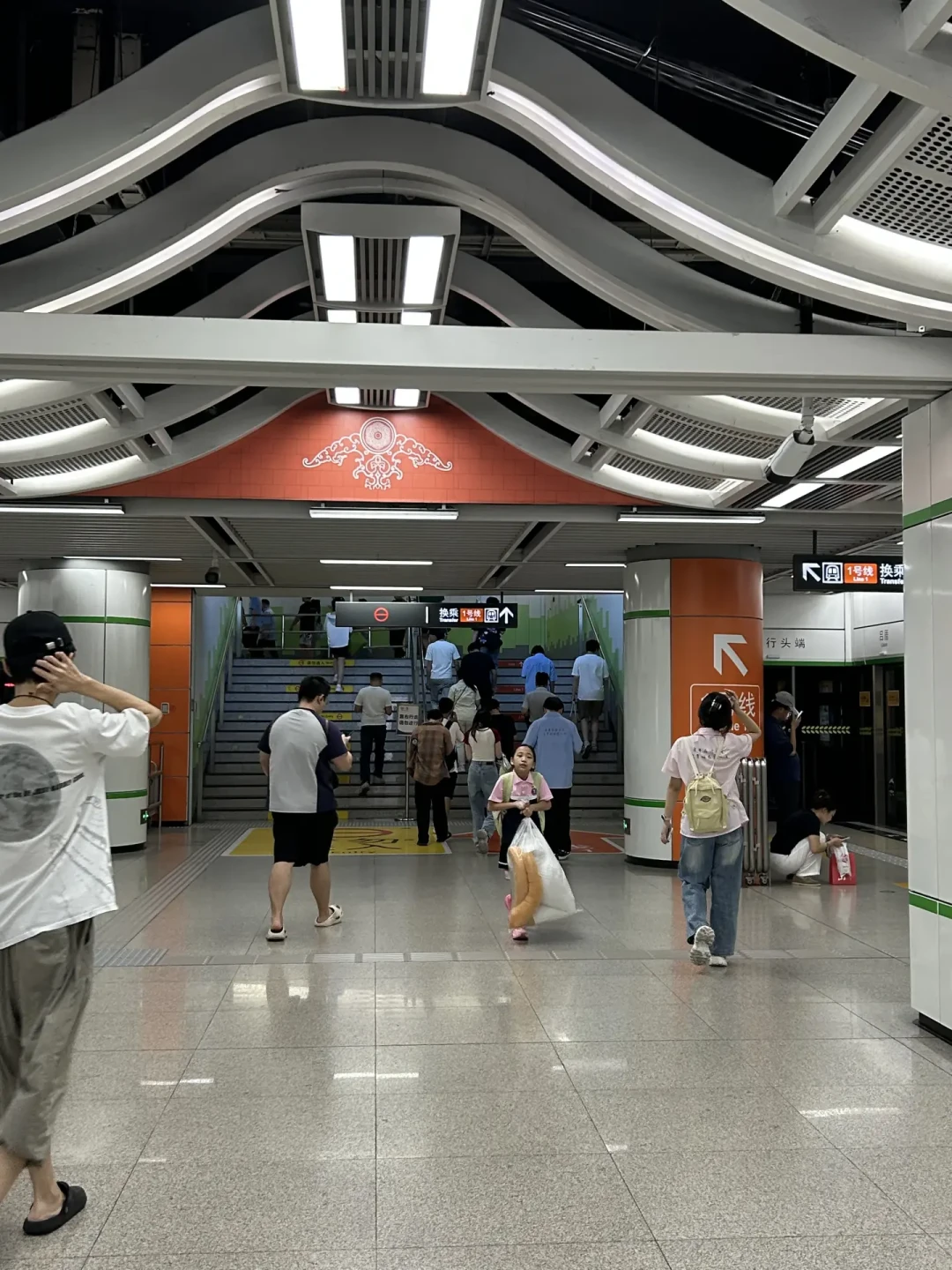 宜家秒送半年扩到除大连、无锡外全城:4公里内免基础运费,出了4公里另算,而官方配送还得盯紧那通400电话——抢完今晚五折,先把五条搬回家的路分清