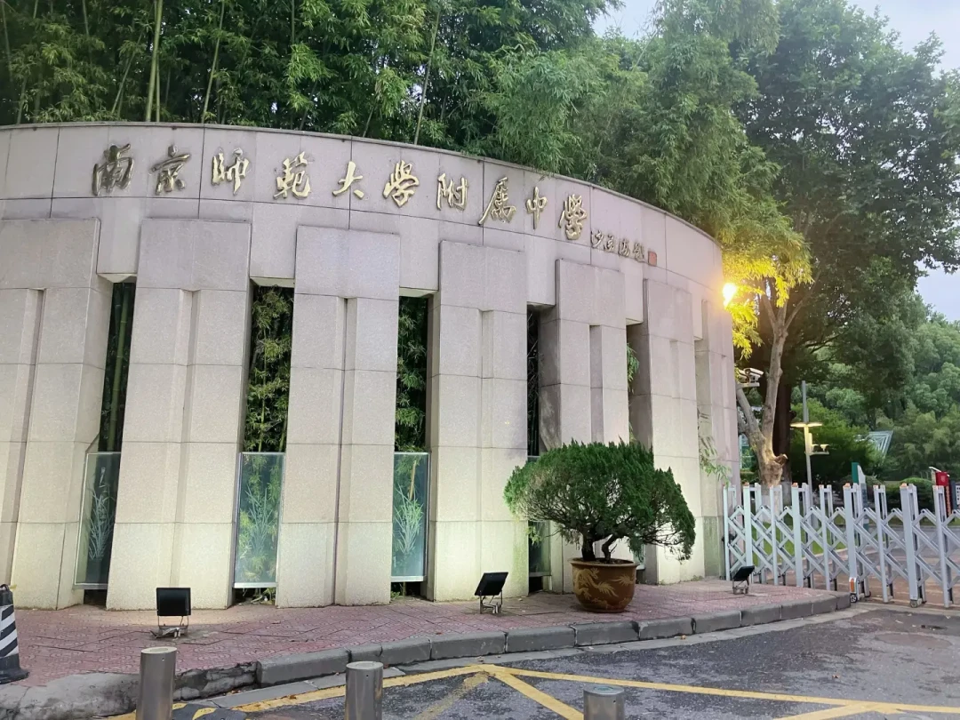 国庆小说巡礼别乱冲:我把全网最火的打卡帖盘了一遍,它们其实分三种