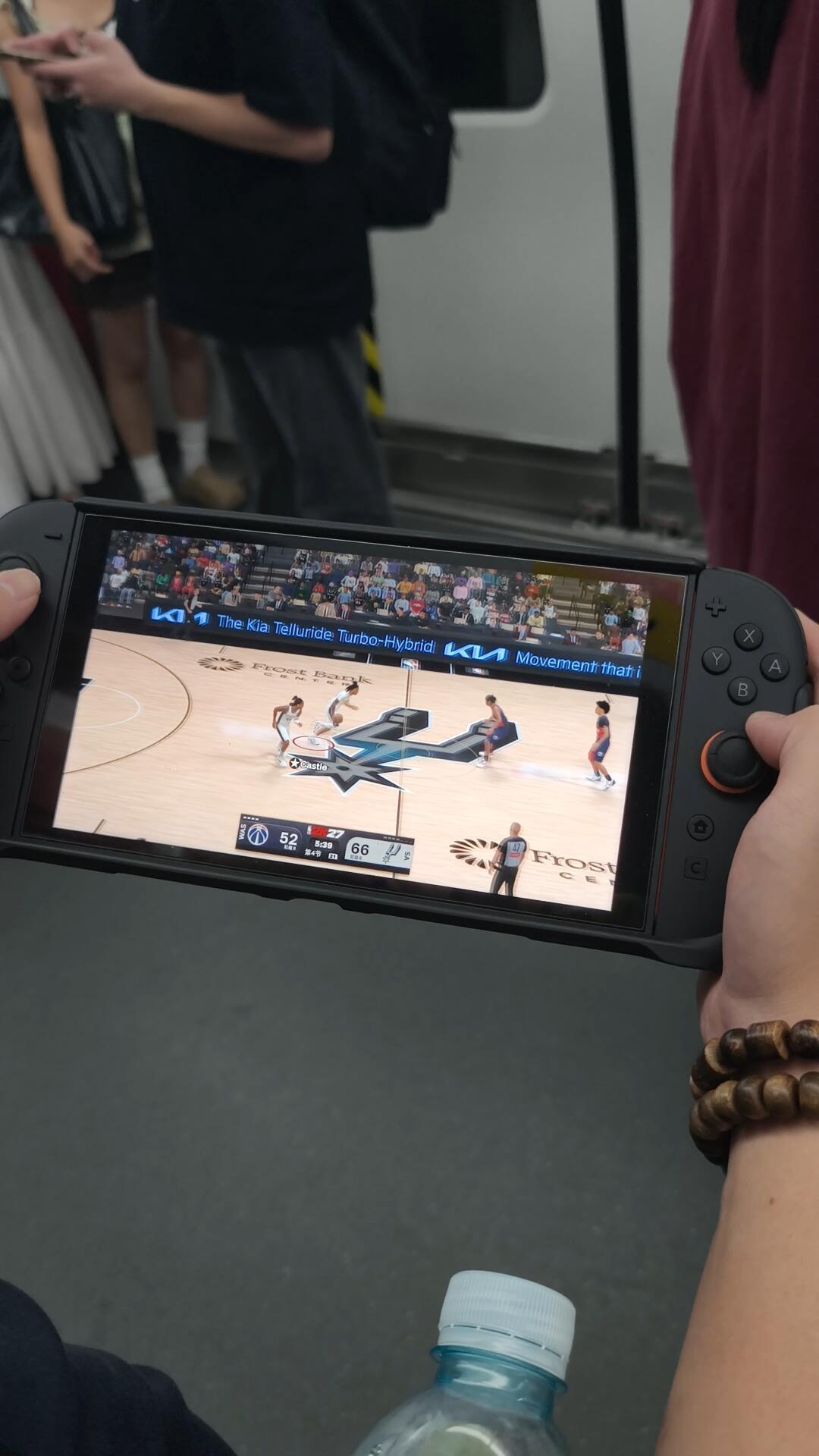 Steam好评35%、简中6%,却一边被骂一边卖爆:NBA2K27三档298到599元,该谁掏钱、该谁等骨折