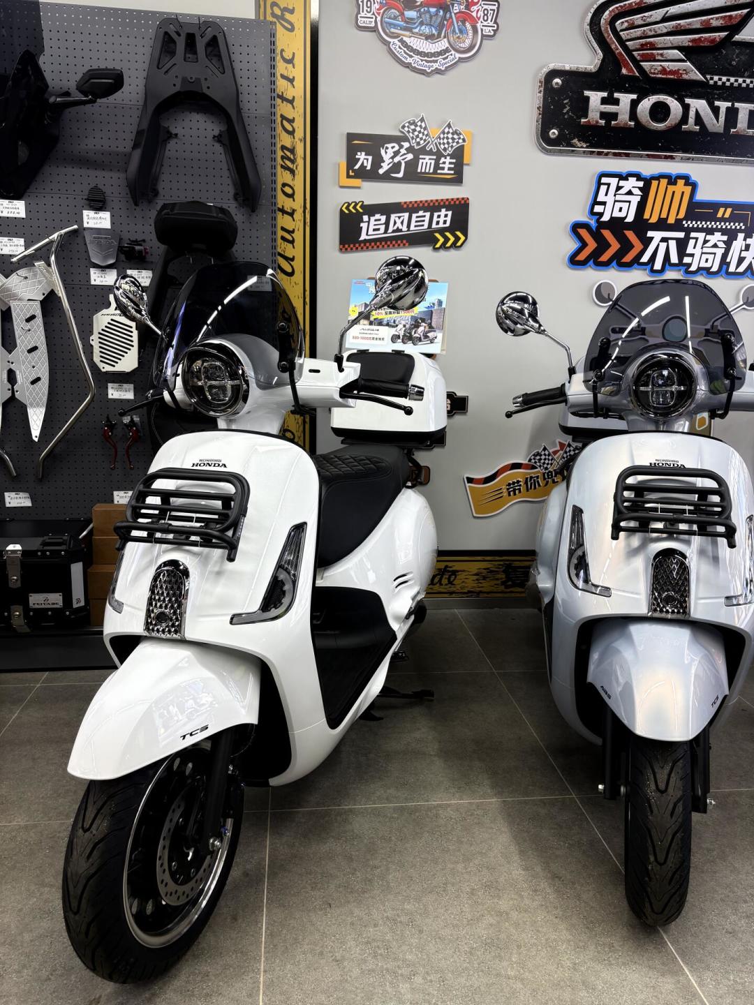 摩博会前夜,复古踏板
