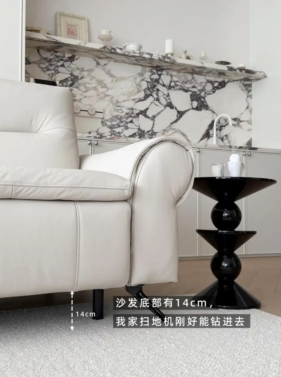 两篇对比帖同一晚出现:一个