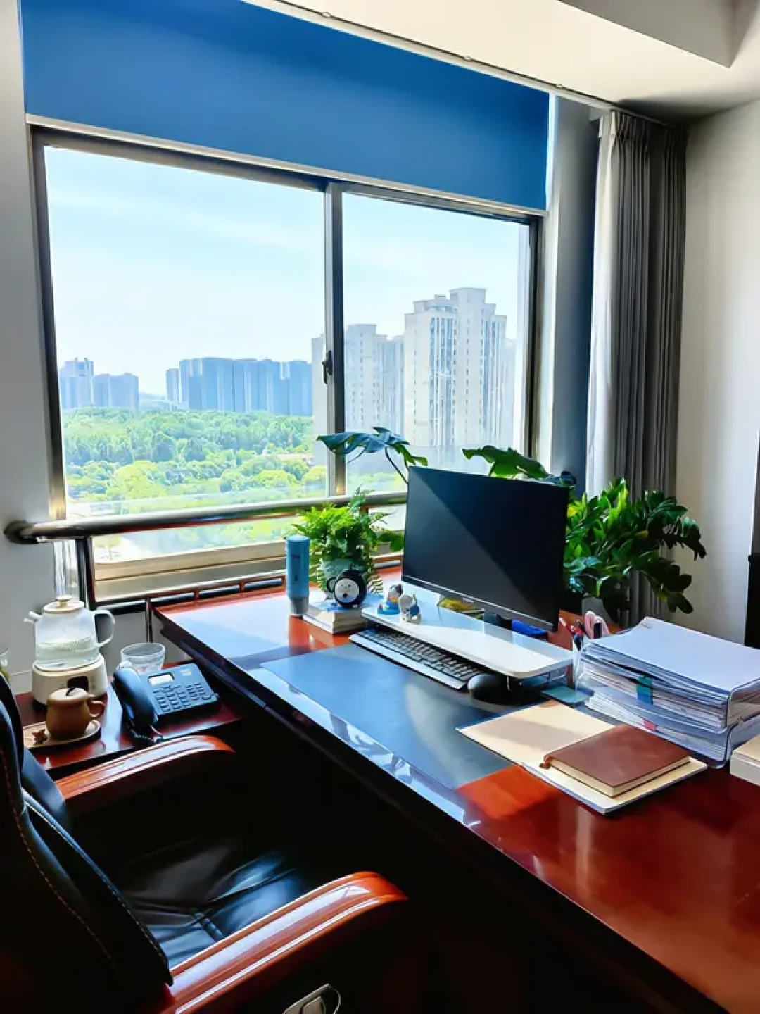 体制内新人入职第一个月穿什么？我把6篇万藏帖的热评区翻完了：真红线不是裙长，是你的胳膊