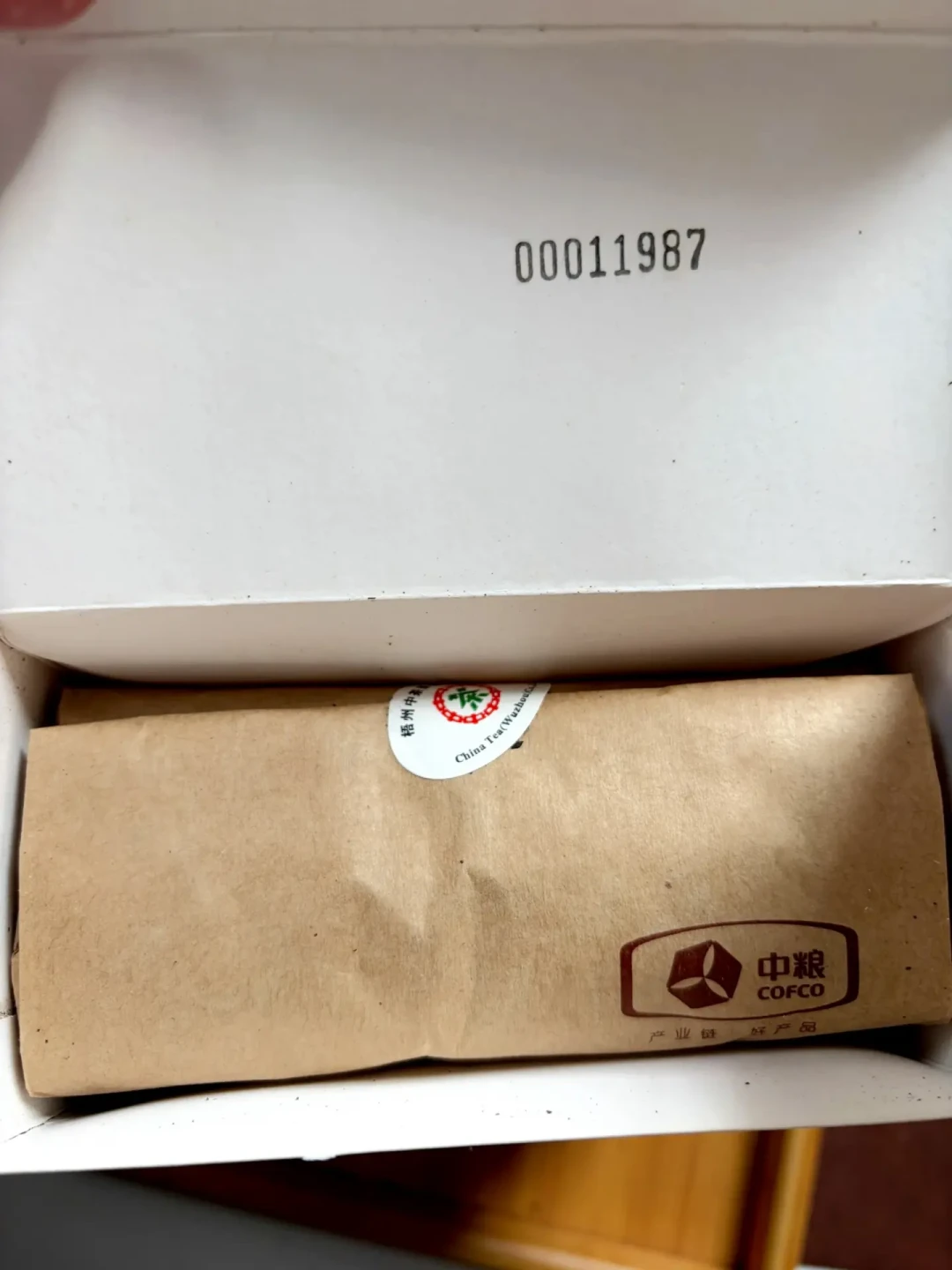 中茶在胖东来的货架上开卖了:我把7张价签摆完,