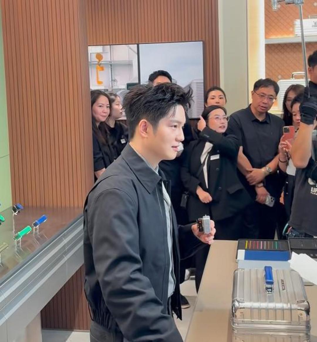 樊振东归国亮相上海：商业公益双发力，随后投入封闭集训