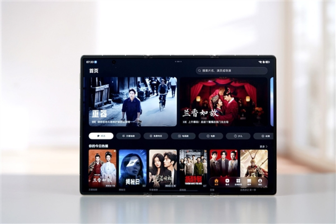 全新展翼三折叠手机!华为Mate XT 2非凡大师图赏