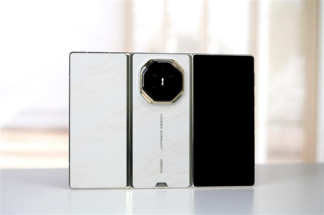 全新展翼三折叠手机!华为Mate XT 2非凡大师图赏