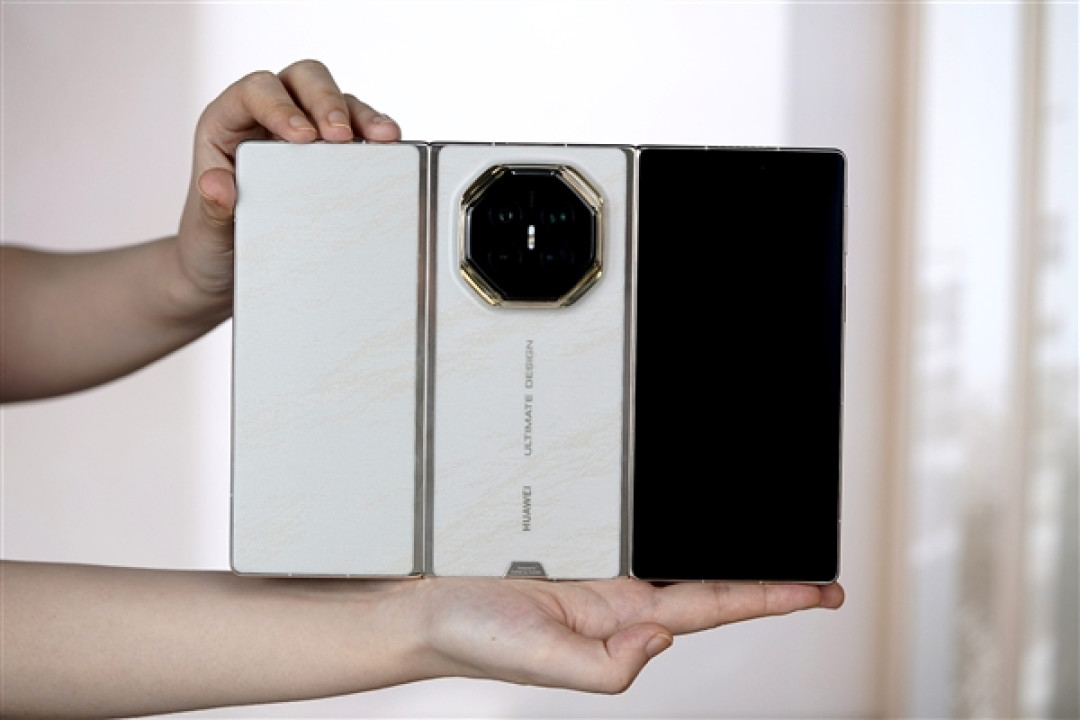 全新展翼三折叠手机!华为Mate XT 2非凡大师图赏