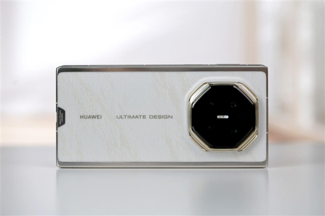 全新展翼三折叠手机!华为Mate XT 2非凡大师图赏