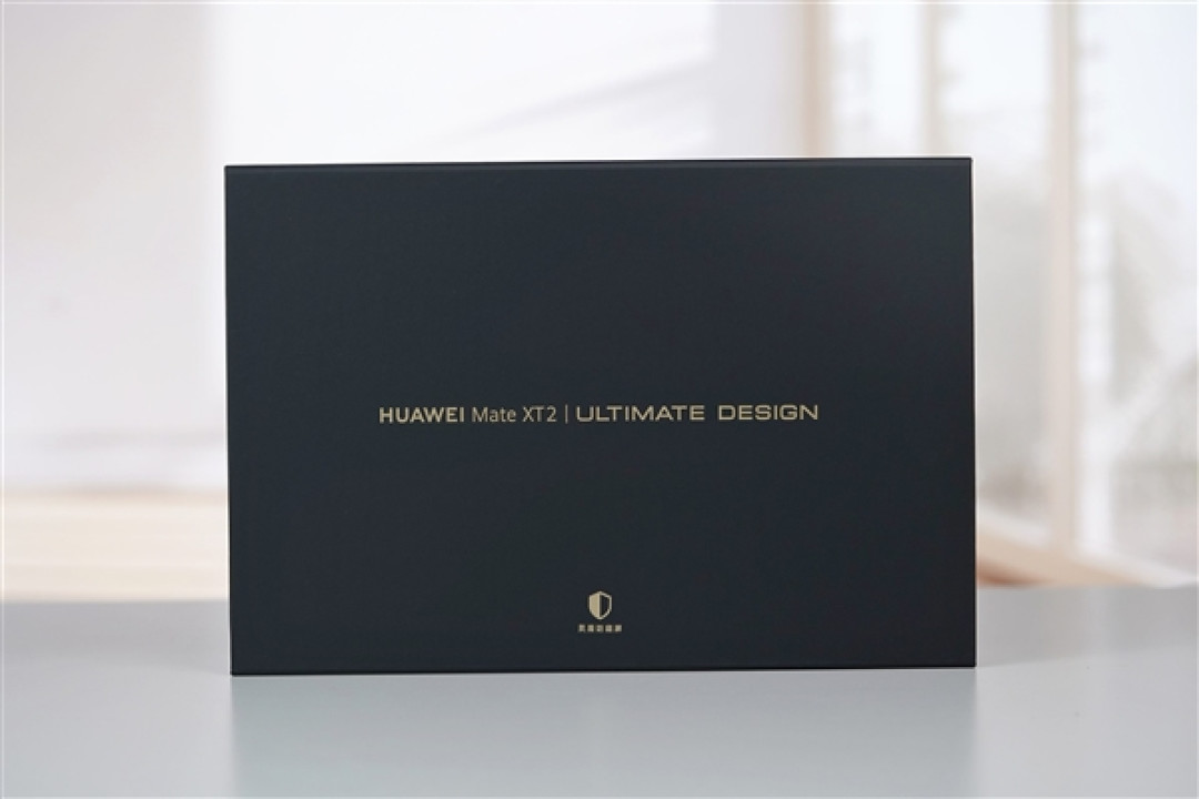 全新展翼三折叠手机!华为Mate XT 2非凡大师图赏