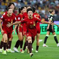 0-1落后乌兹别克斯坦！王霜替补席待命，中国女足球迷：下半场能逆袭吗