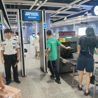 校长压价到98元，校服透光掉色：便宜的代价是孩子的皮肤